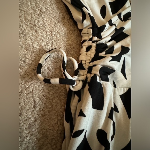 New York & Company Black and white float dress size XS - Picture 5 of 7